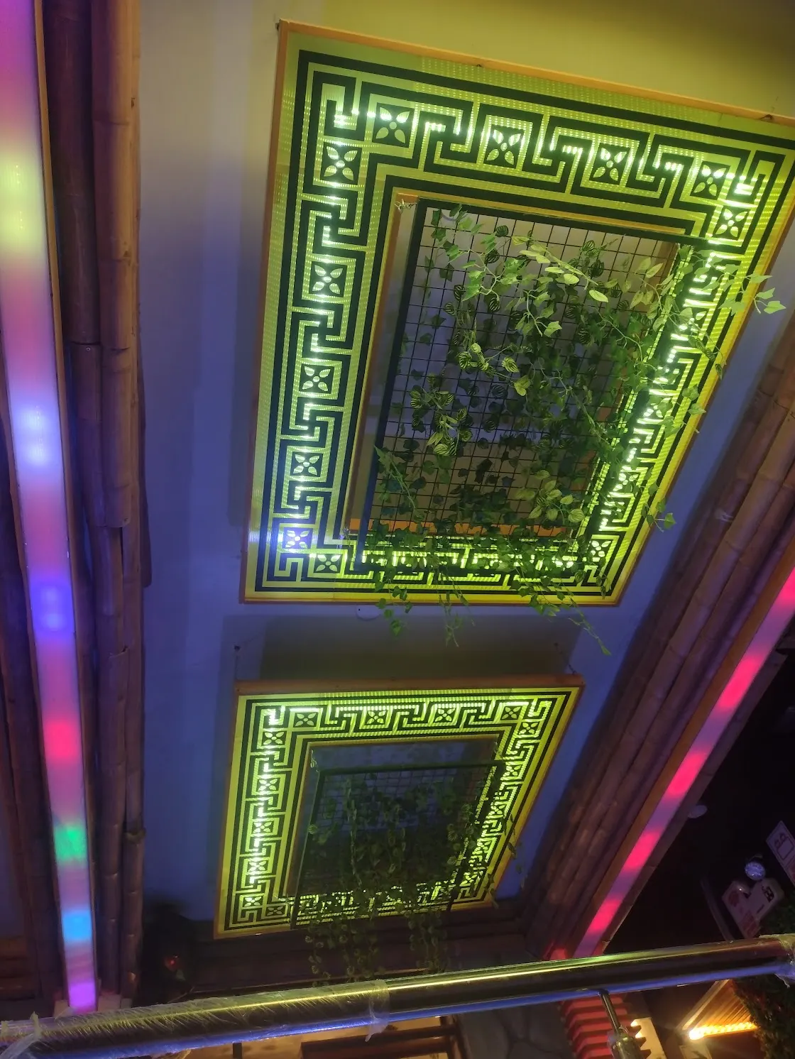 Cielo raso decorativo con iluminación LED en Lima