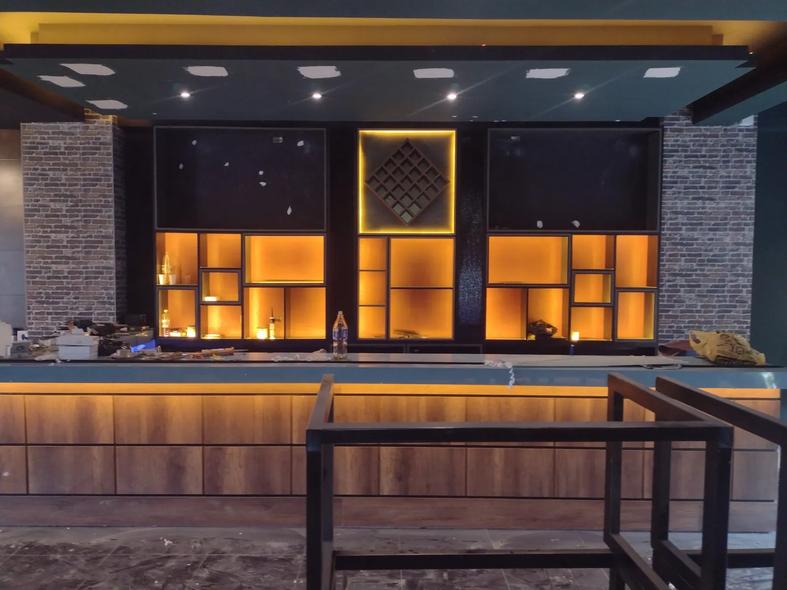 Muebles en melamina con iluminación LED en Lima